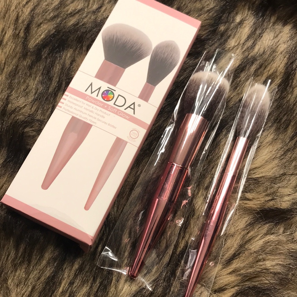 Makeup brushes